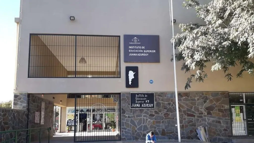 Fachada oficial del IES N° 9 Juana Azurduy